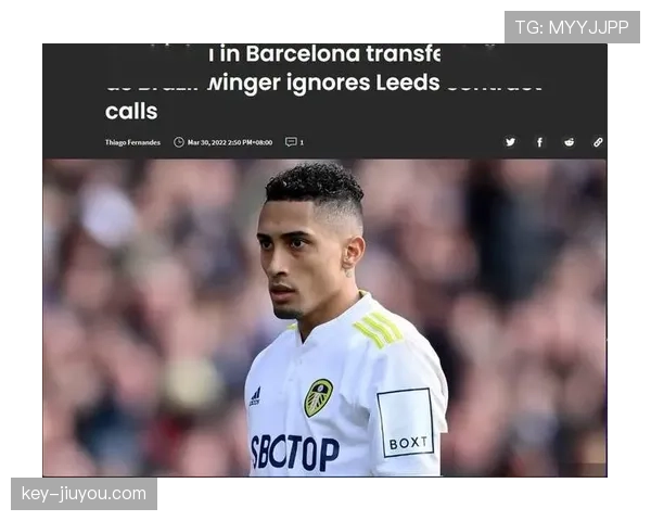 拉菲尼亚随便穿旧T出门，掏出那张黑卡我在咖啡厅都笑出声了