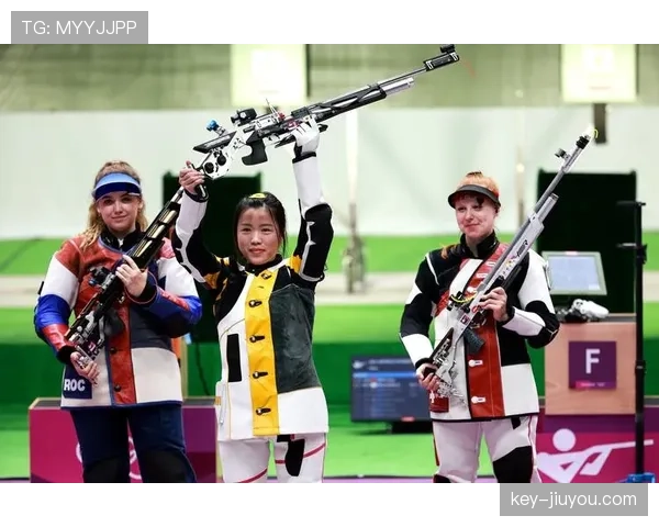 常园训练完啃鸡腿的样子，真不像个奥运冠军