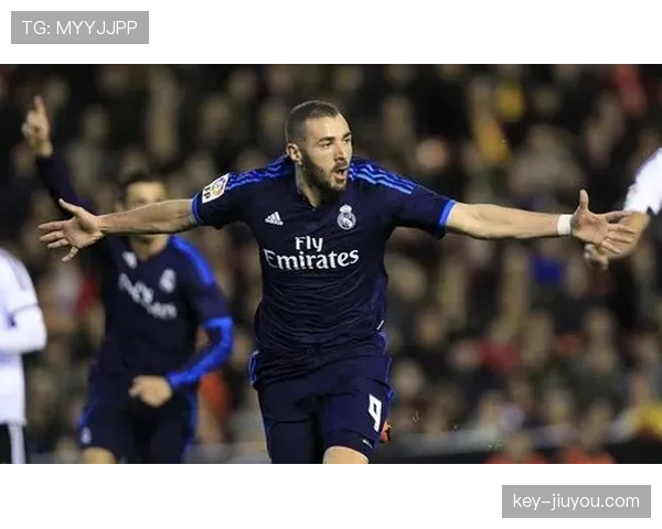 本泽马禁区前插撕裂防线，本赛季威胁性为何显著提升？